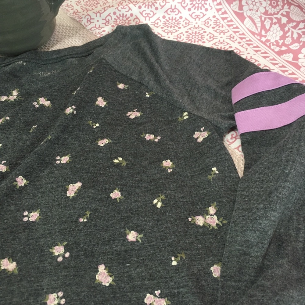 🌷3 Tops for $18 - NWT Arizona Jean Co. Grey Floral Crew Neck Shirt - Picture 13 of 16
